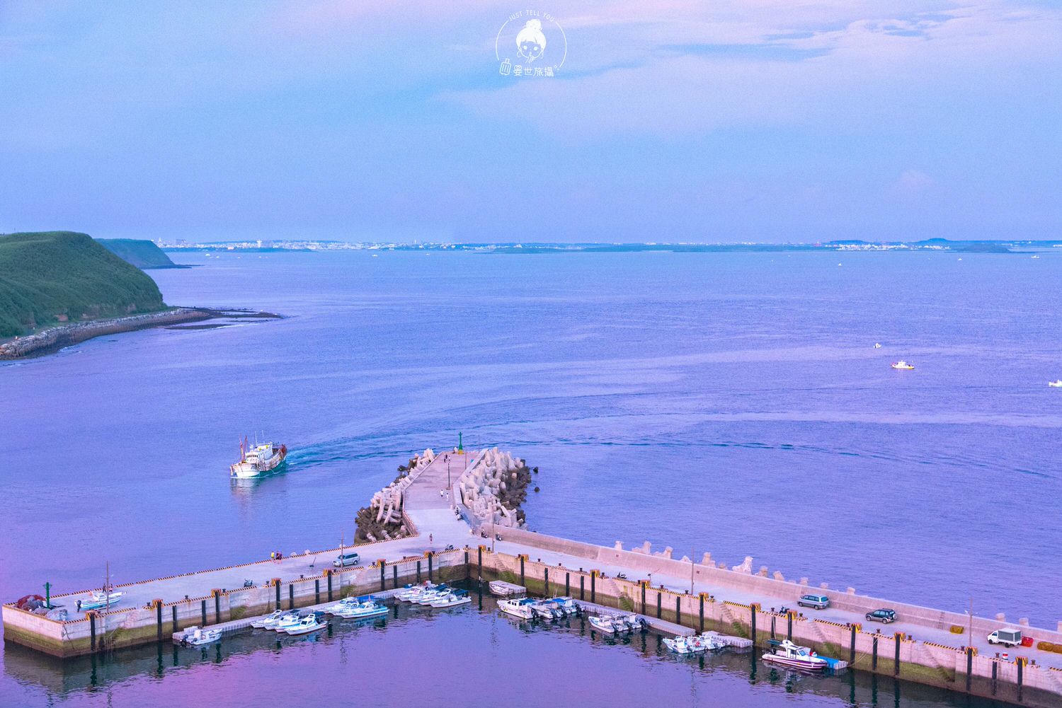 旅行手札:澎湖、望安|走上東嶼坪坐上那望海的寶座|東嶼坪一日遊:景點、交通、美食 - 第24張圖 澎湖、西嶼|在三仙塔・外垵漁港浪漫渡過夕陽時光