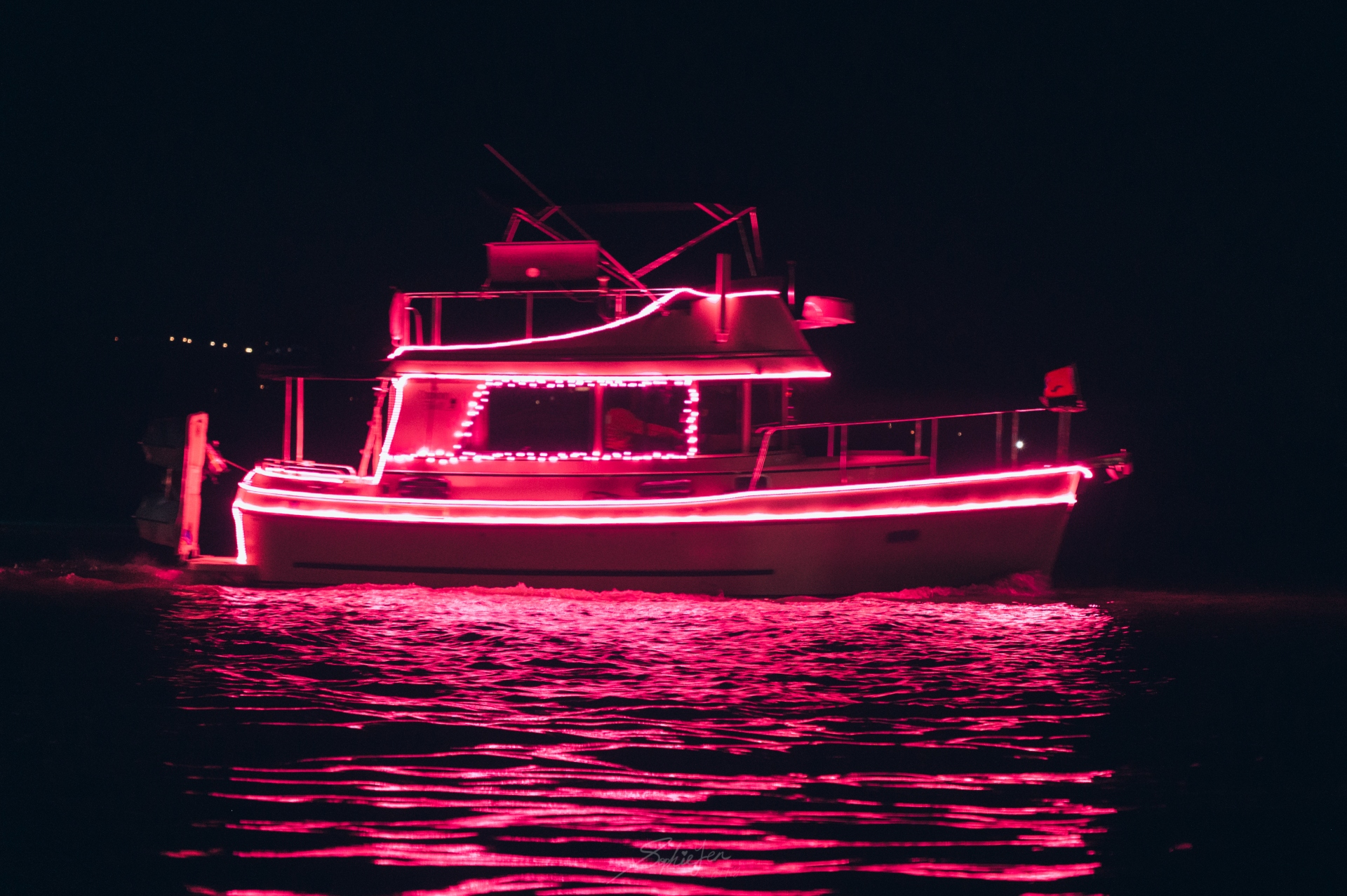 美國、俄勒岡|聖誕船遊行(Christmas Ships Parade)・遇見延續波特蘭70+年聖誕節傳統 - 第2張圖 美國、俄勒岡|聖誕船遊行(Christmas Ships Parade)・遇見延續波特蘭70+年聖誕節傳統