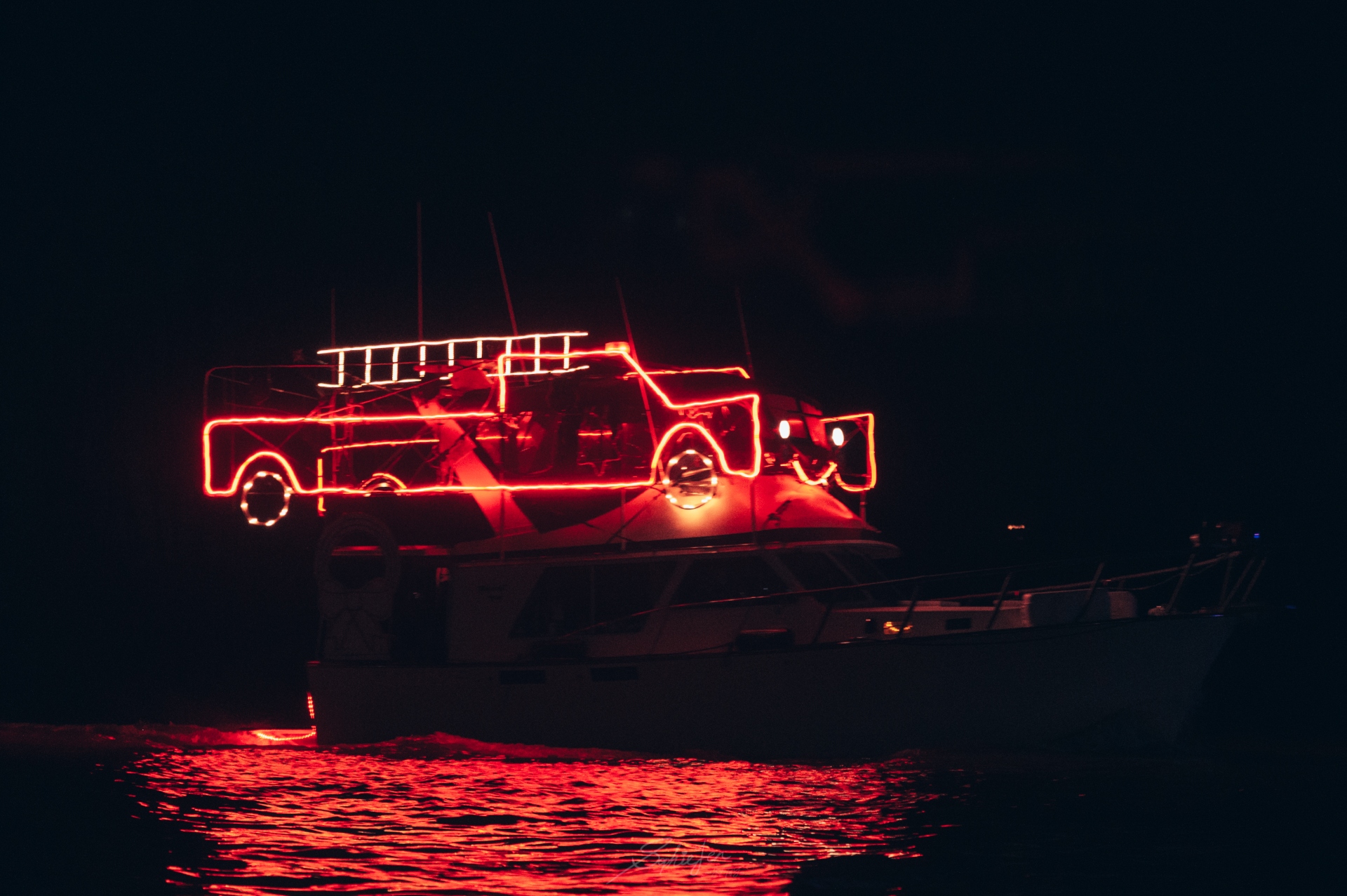 美國、俄勒岡|聖誕船遊行(Christmas Ships Parade)・遇見延續波特蘭70+年聖誕節傳統 - 第4張圖 美國、俄勒岡|聖誕船遊行(Christmas Ships Parade)・遇見延續波特蘭70+年聖誕節傳統