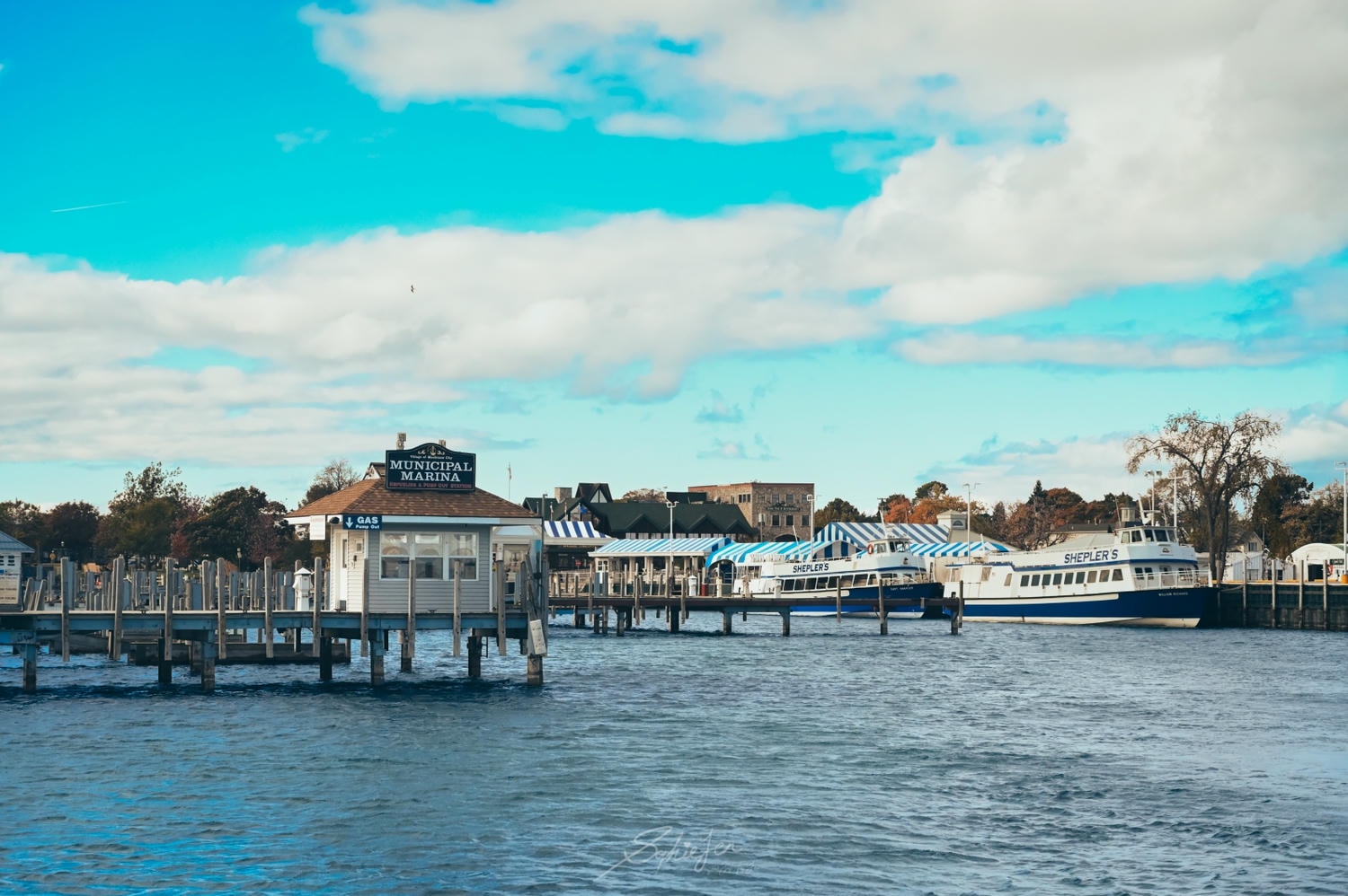 旅行手札:Mackinac Island 交通攻略:渡輪怎麼訂、停車在哪、提前幾天買票? - 第2張圖 Shepler's Ferry Mackinac Island