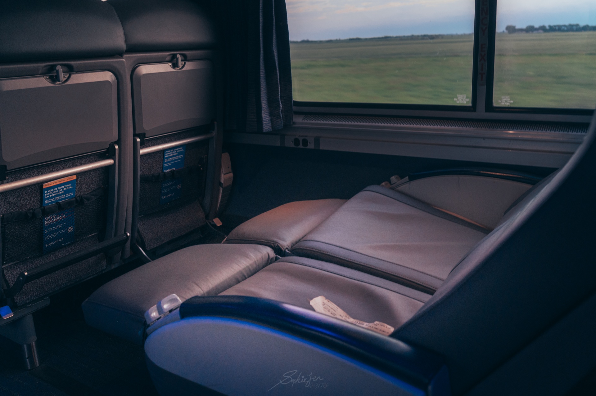 Amtrak Empire Builder coach 車廂空著的兩個座位